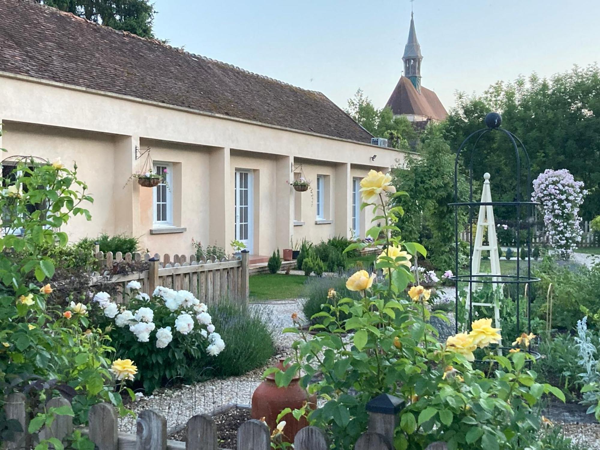 Riverside Lodge Chablis Buitenkant foto